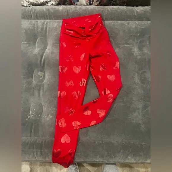 Beach riot heart leggings sales